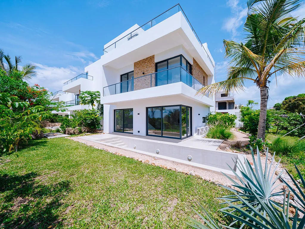 3-bedroom townhouse balcony with palm tree view in Zanzibar, Zanzibar, Tanzania