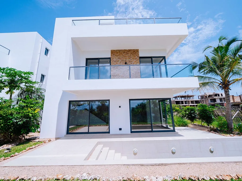 Exterior view of 5-bedroom townhouse with palm trees in Zanzibar, Tanzania